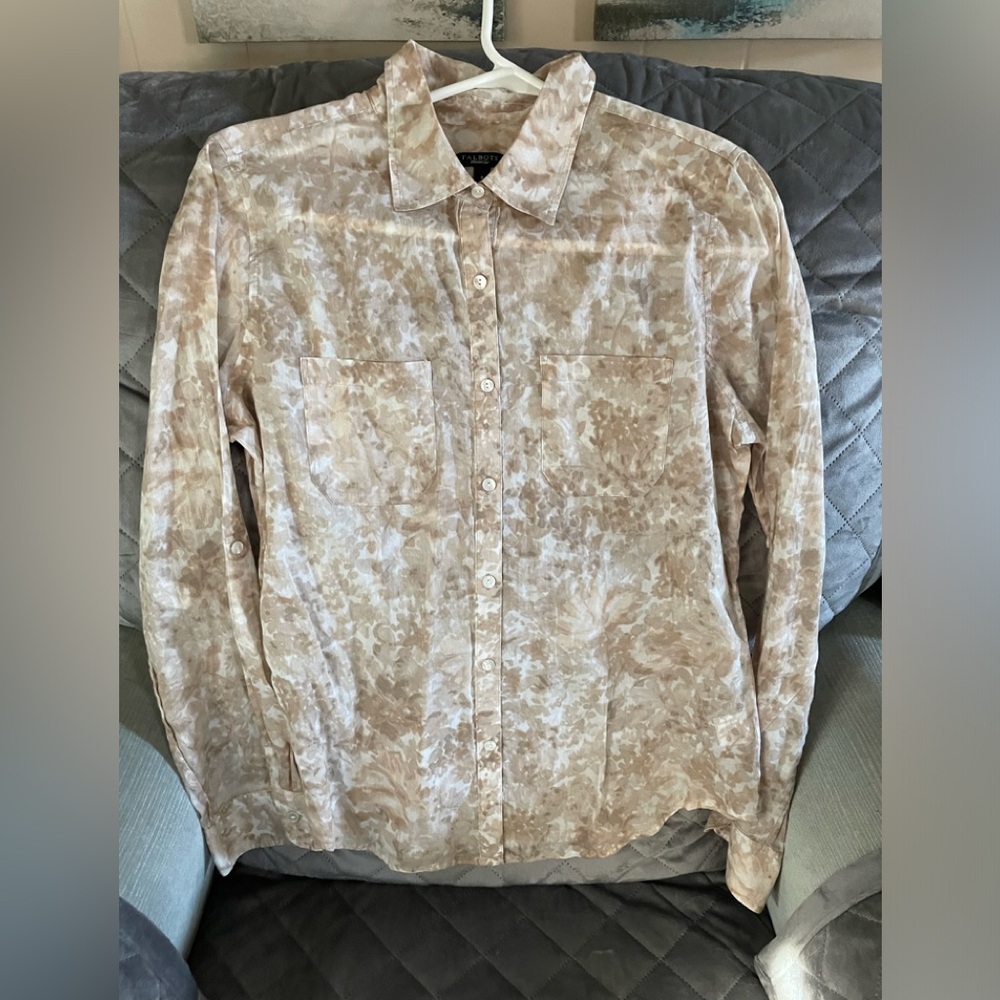 Talbot’s size 8 lightweight “tissue” cotton button-down shirt-tan & white floral